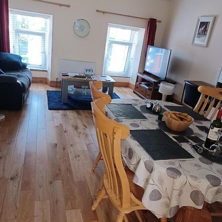 Kents Guesthouse Accommodation Kilmacthomas Екстериор снимка