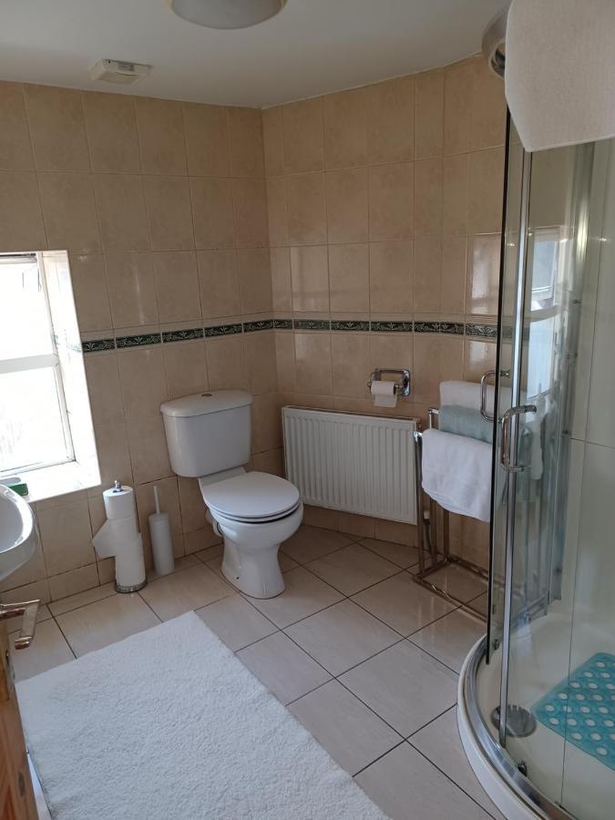 Kents Guesthouse Accommodation Kilmacthomas Екстериор снимка