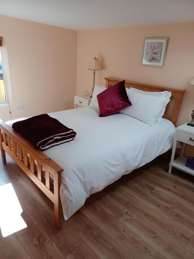 Kents Guesthouse Accommodation Kilmacthomas Екстериор снимка