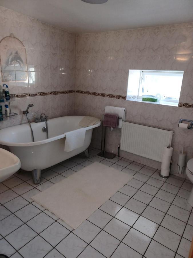 Kents Guesthouse Accommodation Kilmacthomas Екстериор снимка